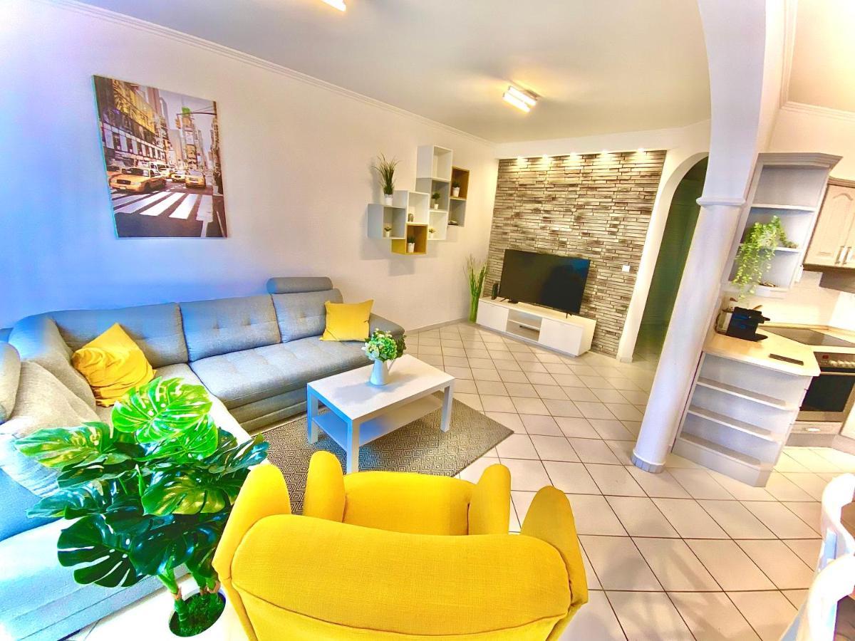 Mirell Apartman Segedin Dış mekan fotoğraf