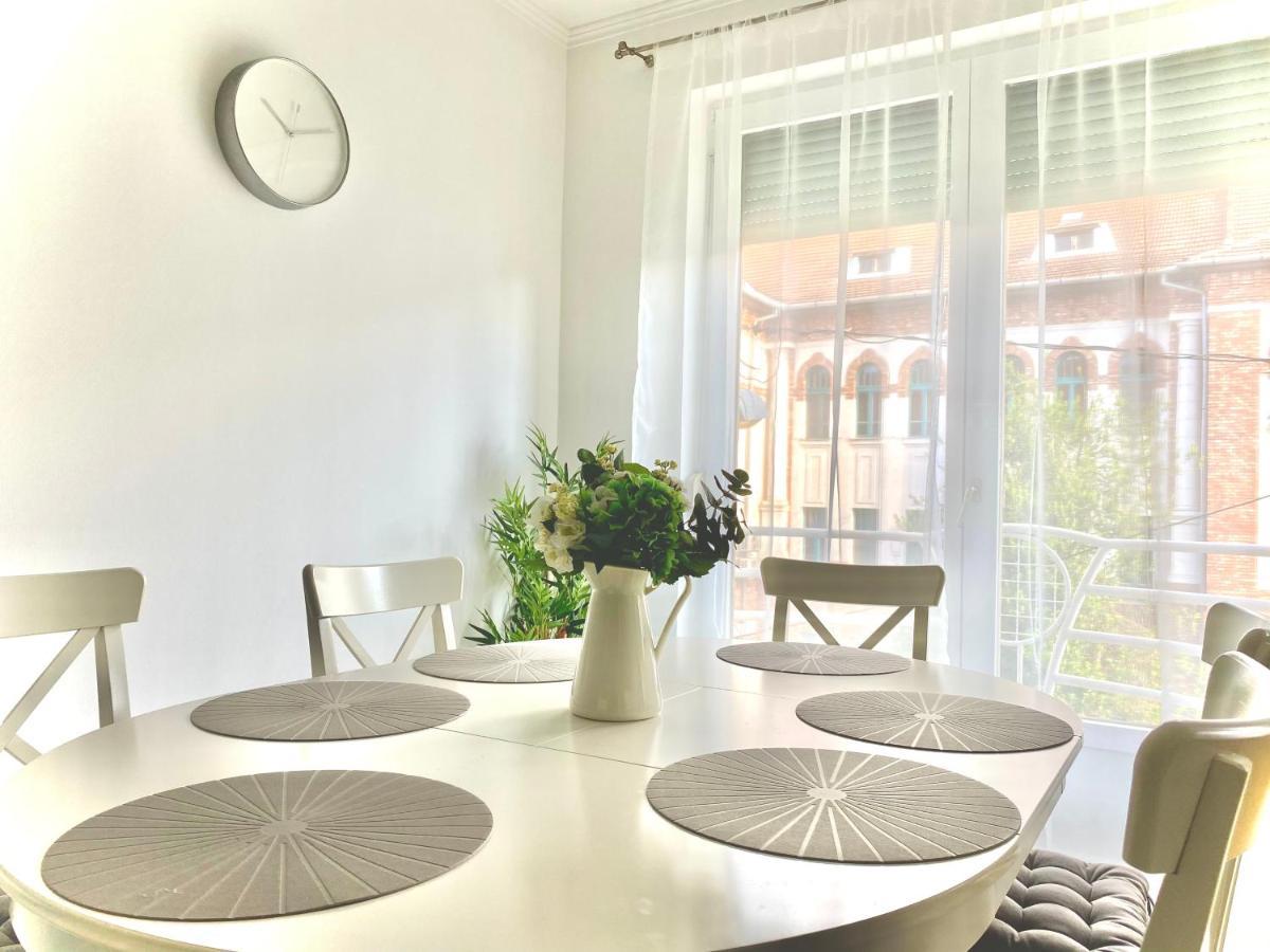 Mirell Apartman Segedin Dış mekan fotoğraf